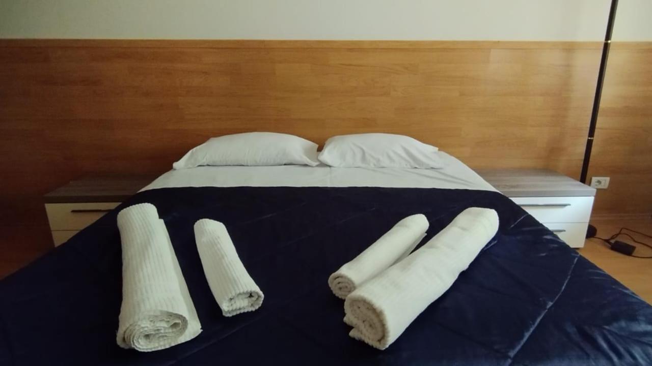 Downtown Authentic Apartment Tirana Myslym Shyri Buitenkant foto