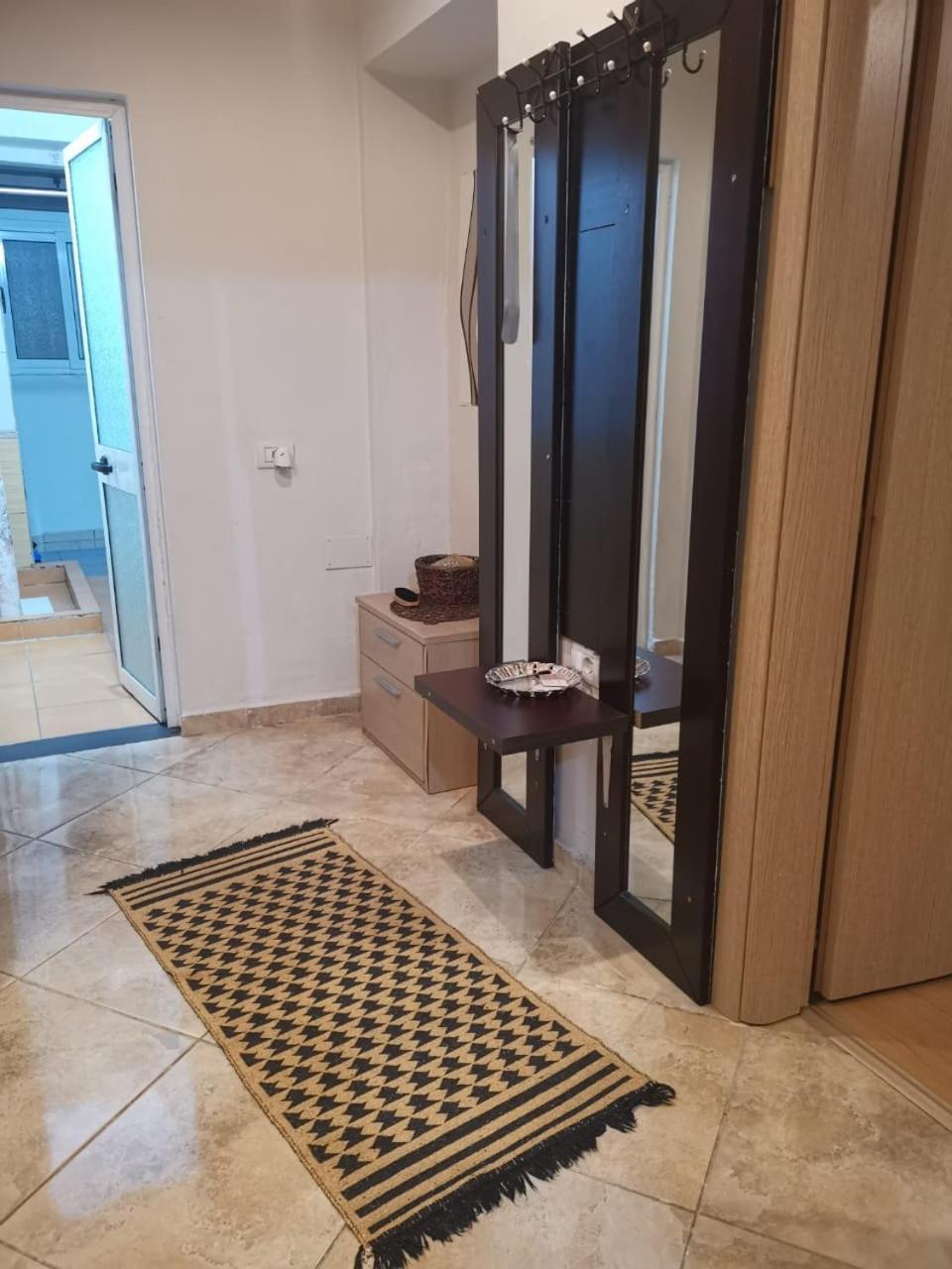 Downtown Authentic Apartment Tirana Myslym Shyri Buitenkant foto